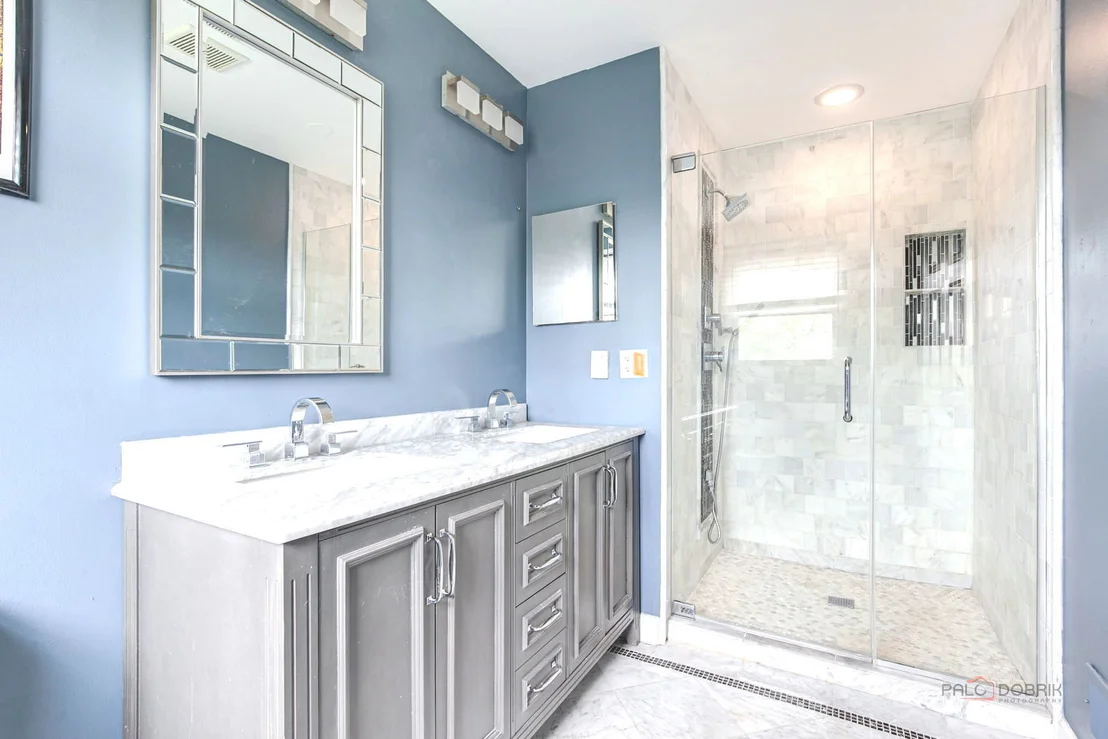 Photo of 562 Applegate Lane