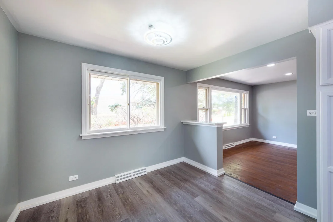 Photo of 1015 W Victoria Avenue