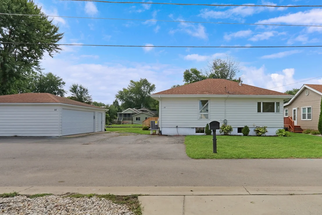 Photo of 28 Lakeside Lane