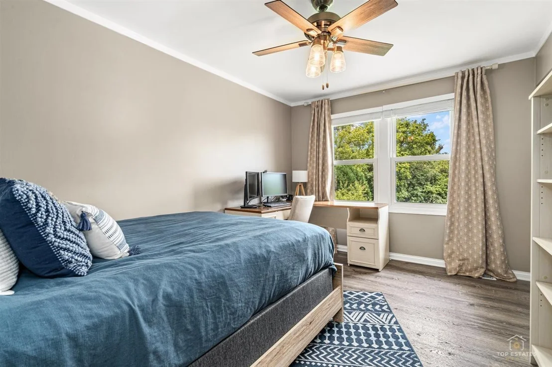 Photo of 4030 N Parkside Drive