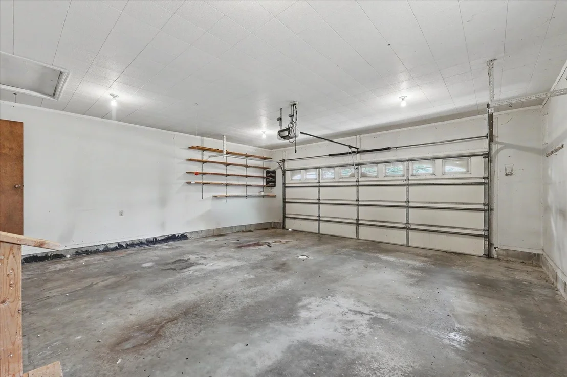 Photo of 906 Crestview Drive
