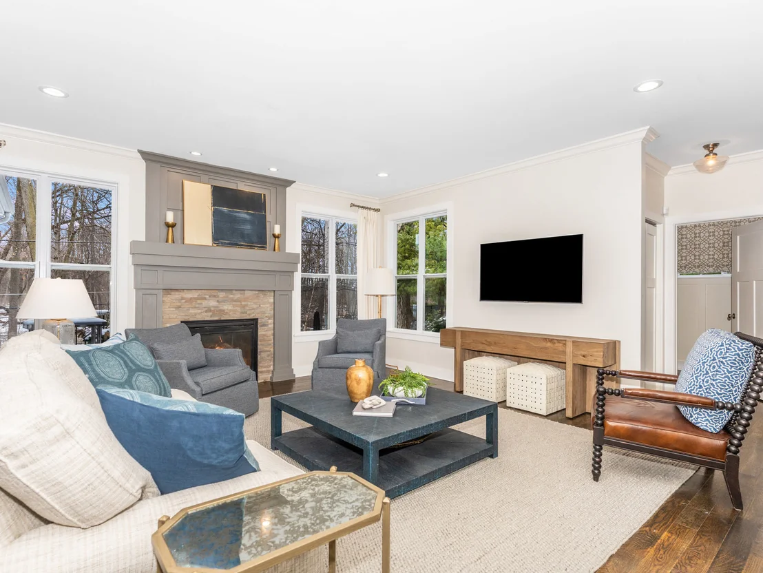 Photo of 925 Douglas Avenue