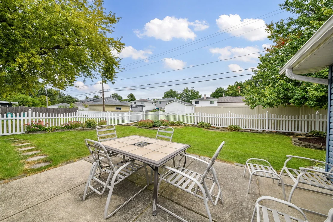 Photo of 337 W Edson Place