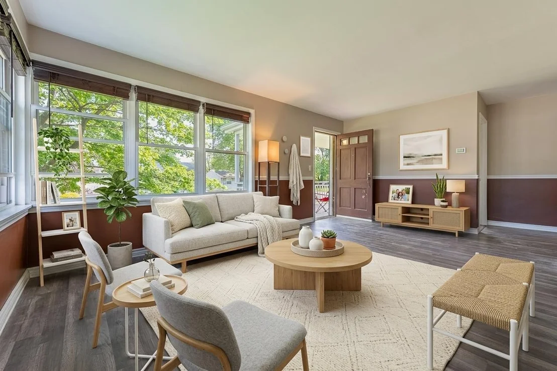 Photo of 40 W 36th Place