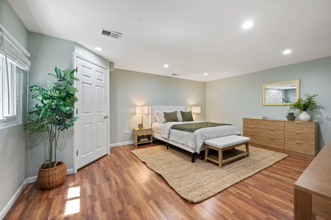 Photo of 1041 Forest Avenue