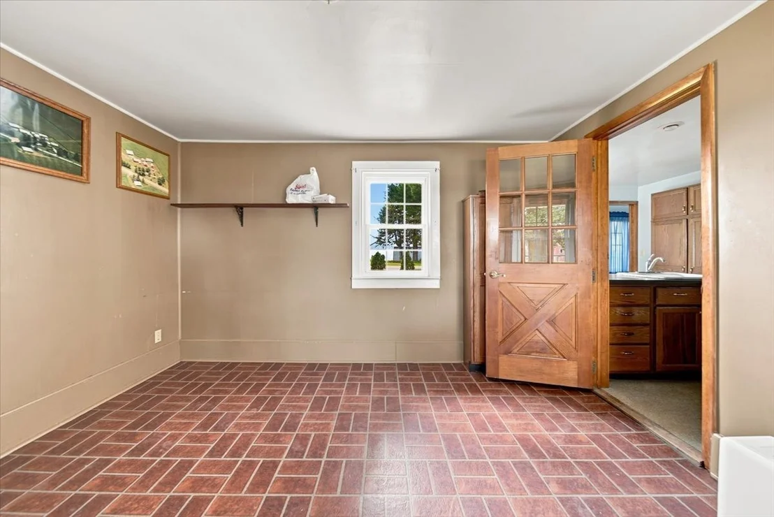 Photo of 9896 Lincoln Road