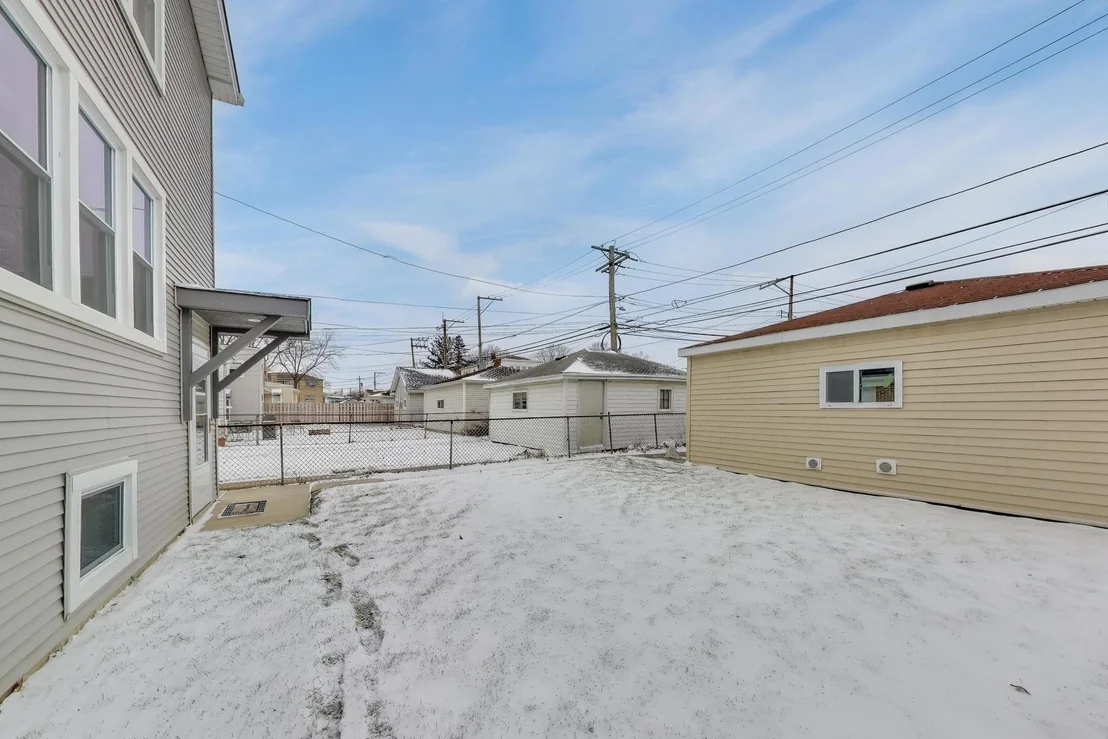 Photo of 6544 W Devon Avenue