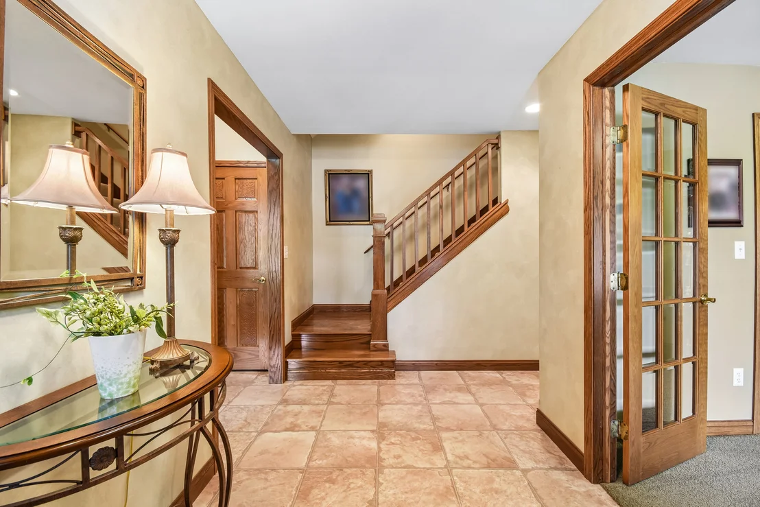 Photo of 1041 Lakeview Drive