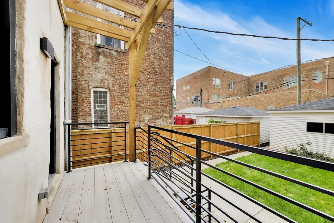 Photo of 435 E 46th Place
