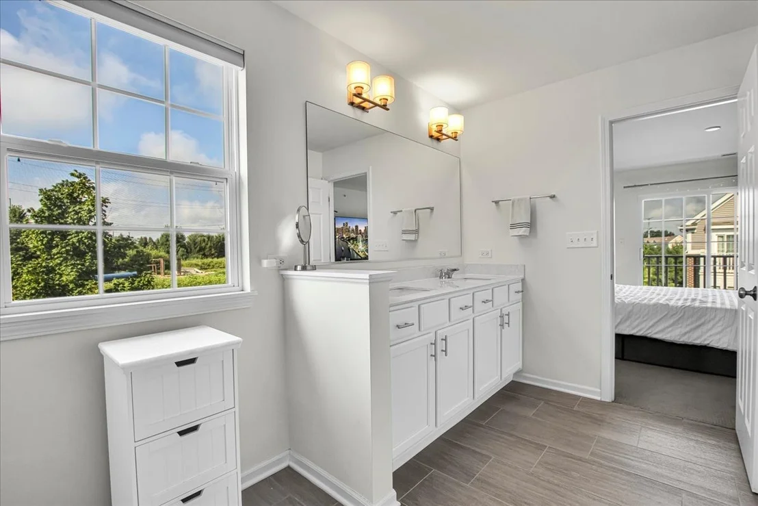 Photo of 2937 Madison Drive