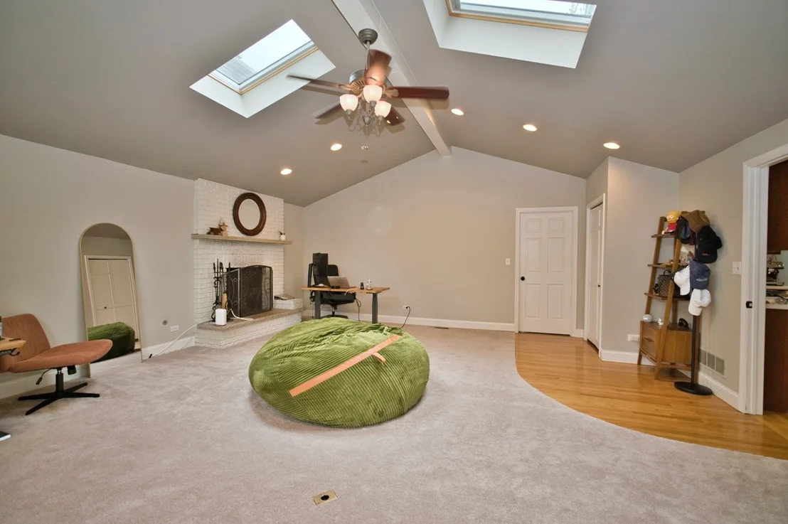 Photo of 2S510 Seneca Drive