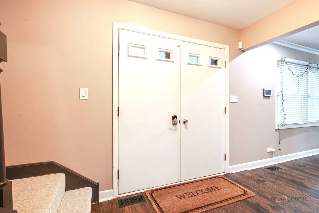 Photo of 562 Applegate Lane