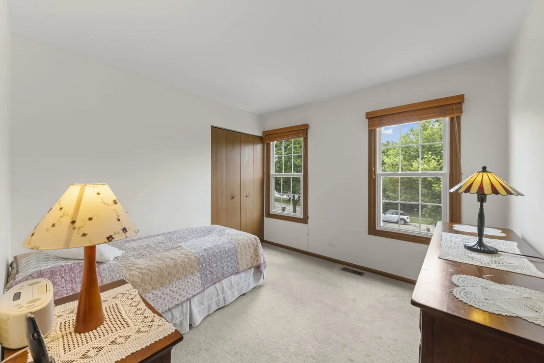 Photo of 882 Aspen Drive