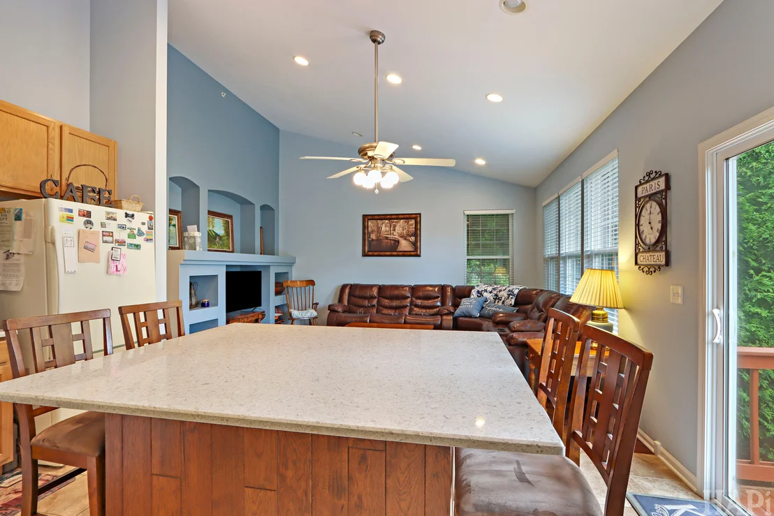 Photo of 5952 Leeds Road