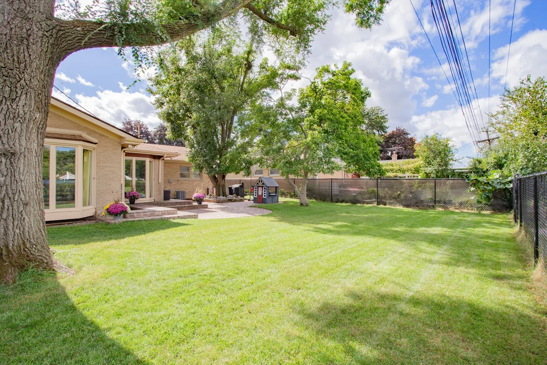 Photo of 5738 Lyons Street