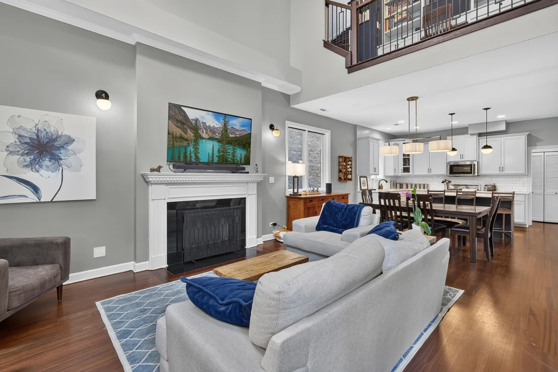 Photo of Unit 2 at 1320 W Grenshaw Street