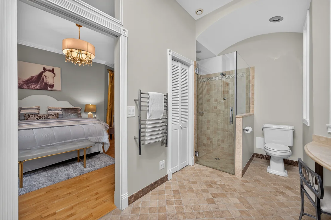 Photo of 634 W Briar Place