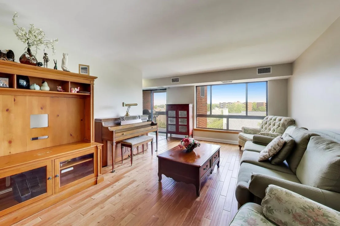 Photo of Unit 402 at 701 Forum Square