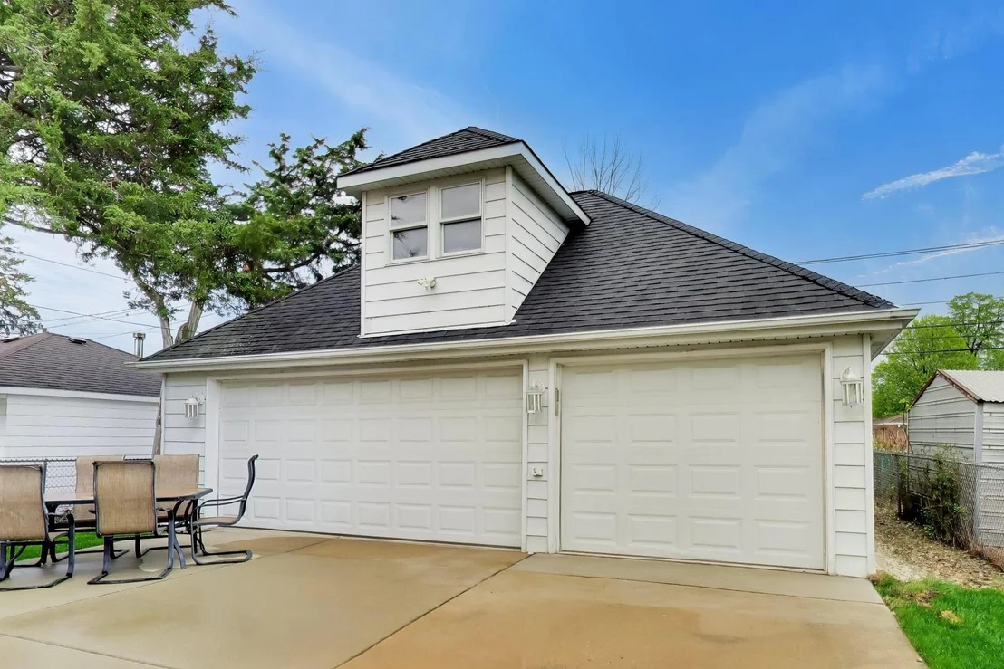 Photo of 940 W Grant Drive