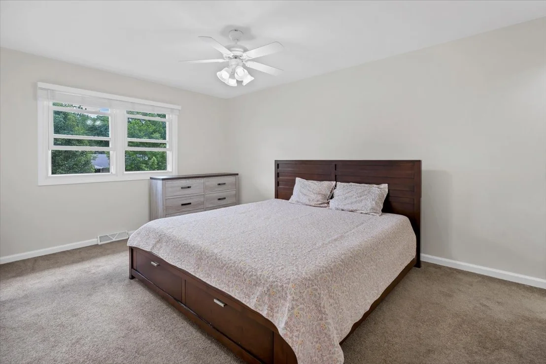 Photo of 1820 Claremont Road