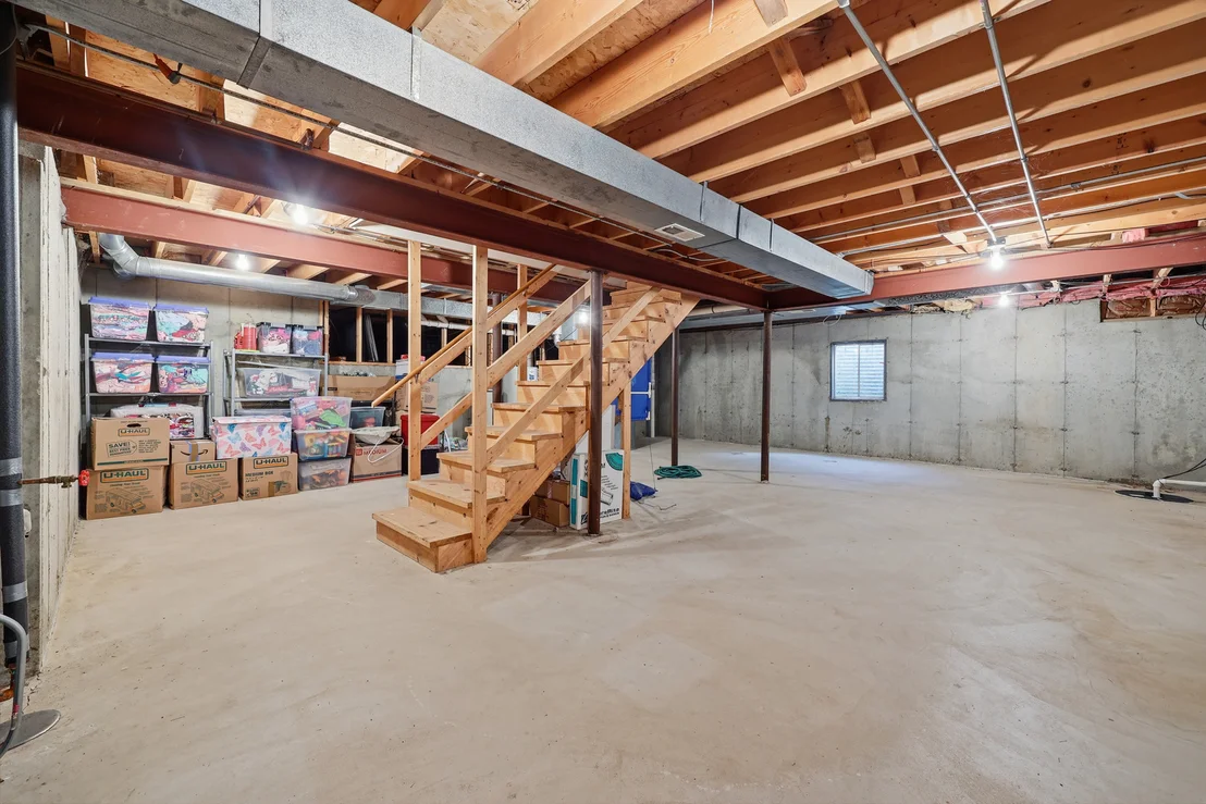 Photo of 655 Crest Drive