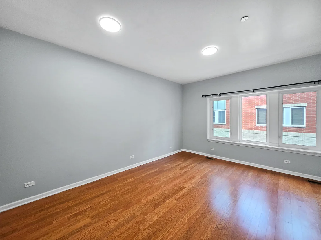 Photo of 2415 W 32nd Place