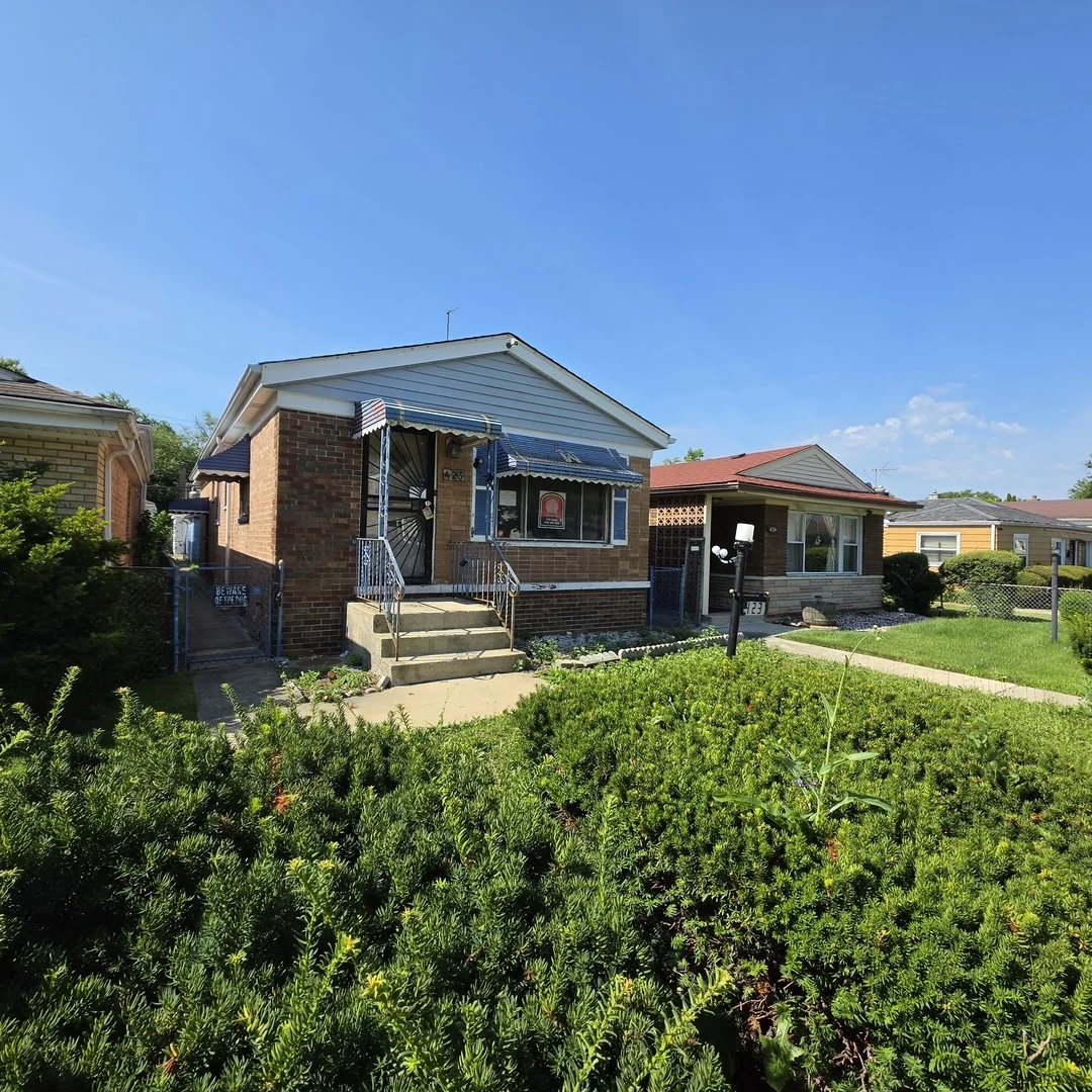 Photo of 423 W 96th Place