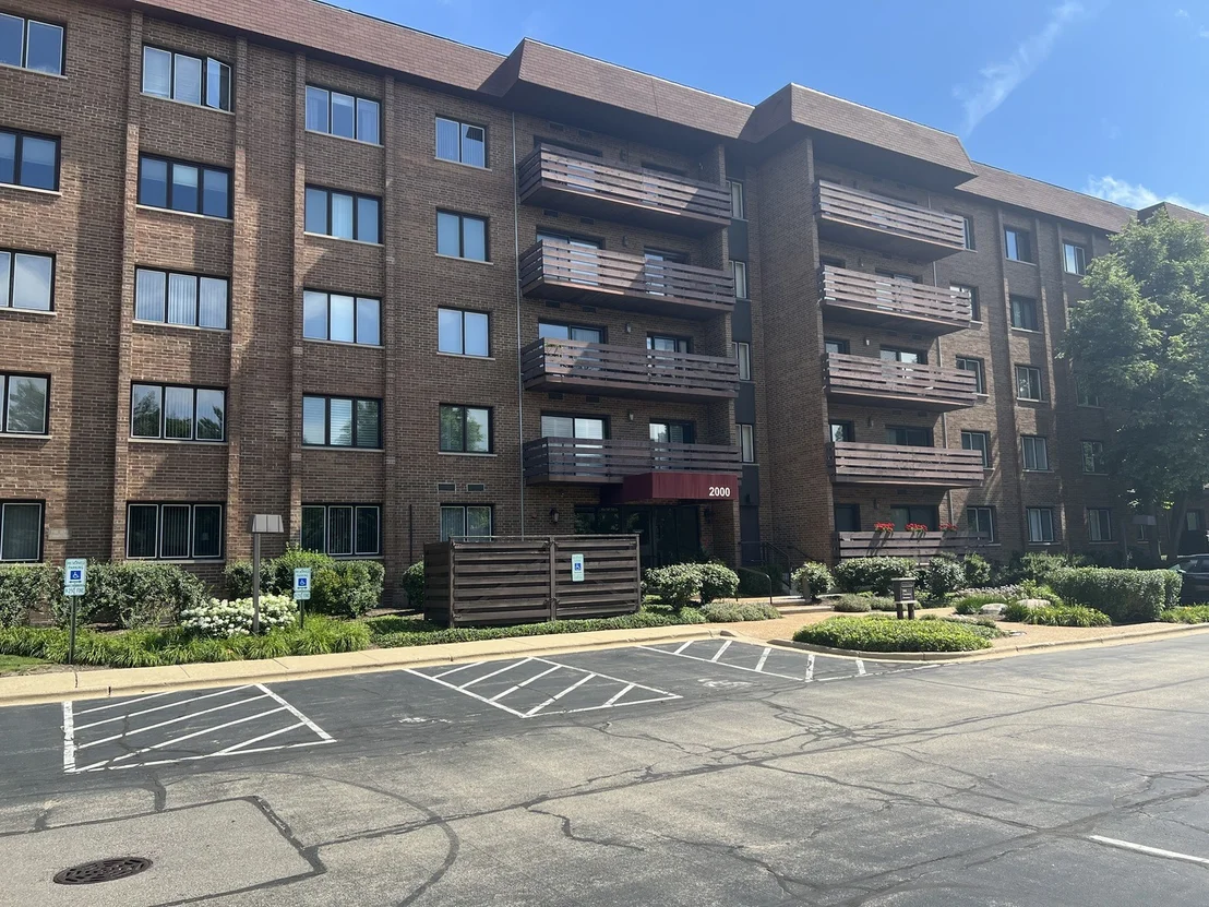 Photo of Unit 207 at 2000 Chestnut Avenue