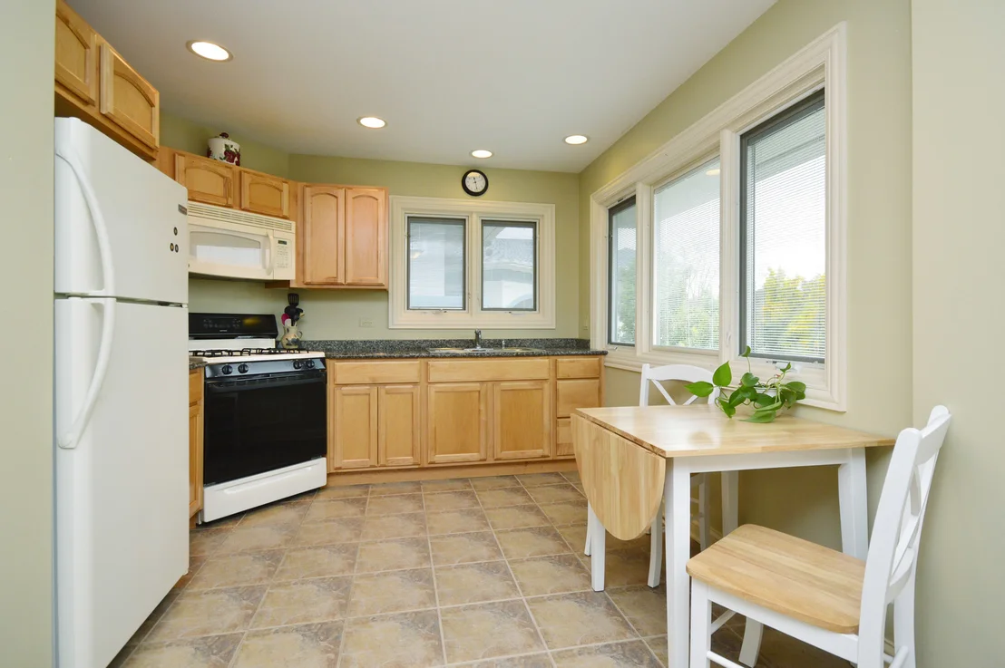 Photo of 4 ROUNDSTONE Lane
