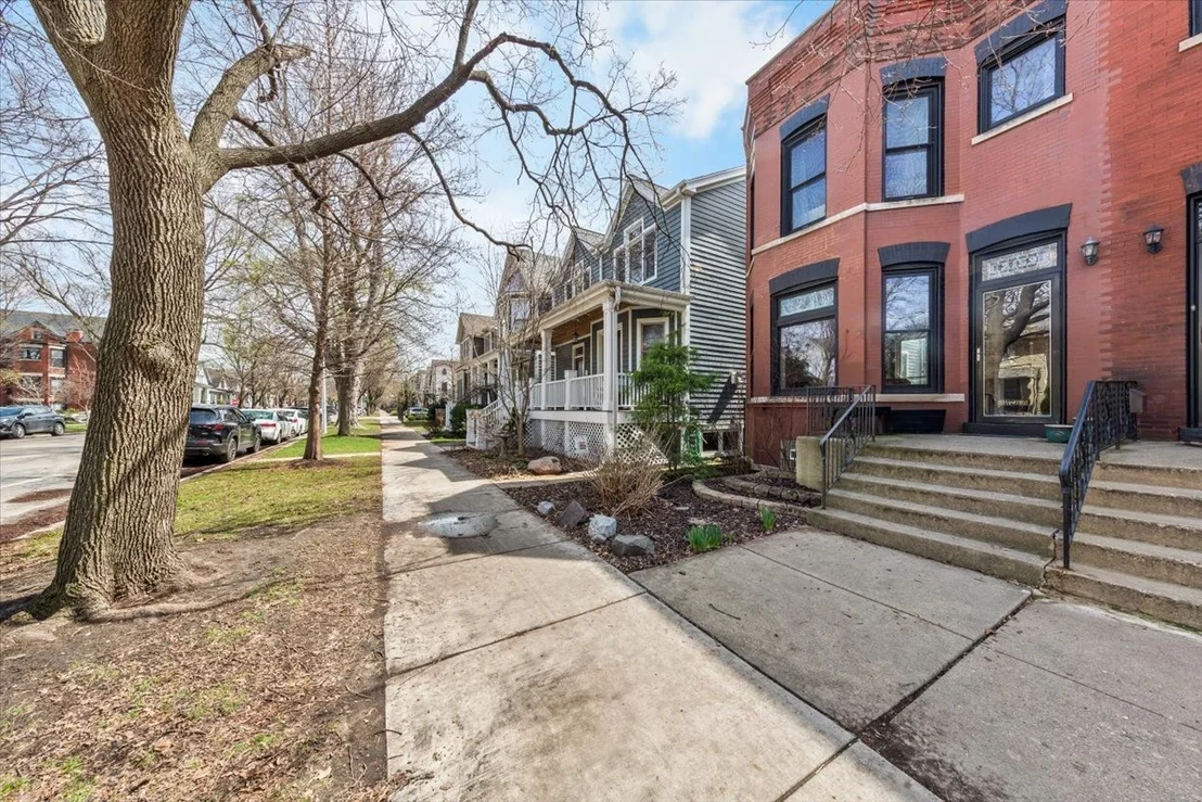 Photo of 2159 W Wilson Avenue