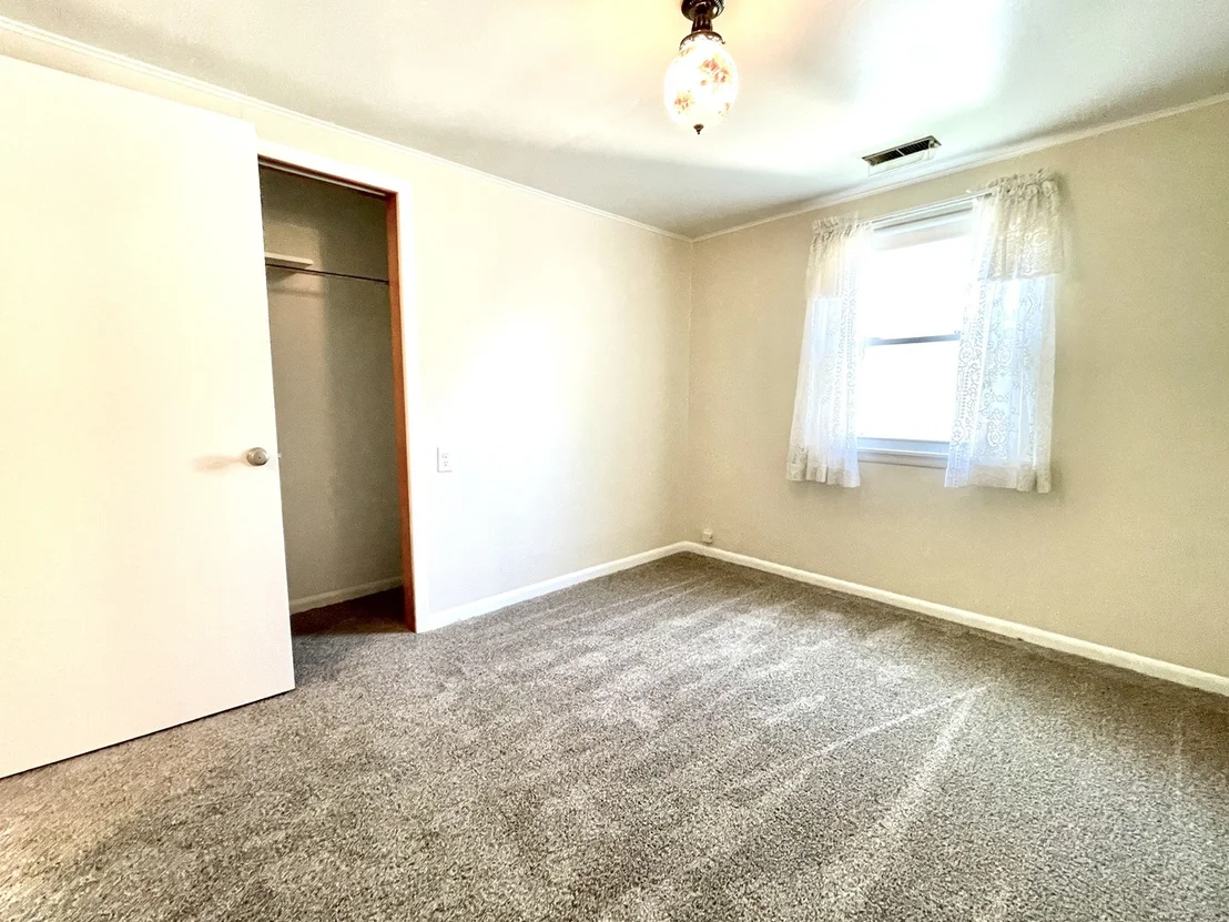 Photo of 296 N Levasseur Avenue