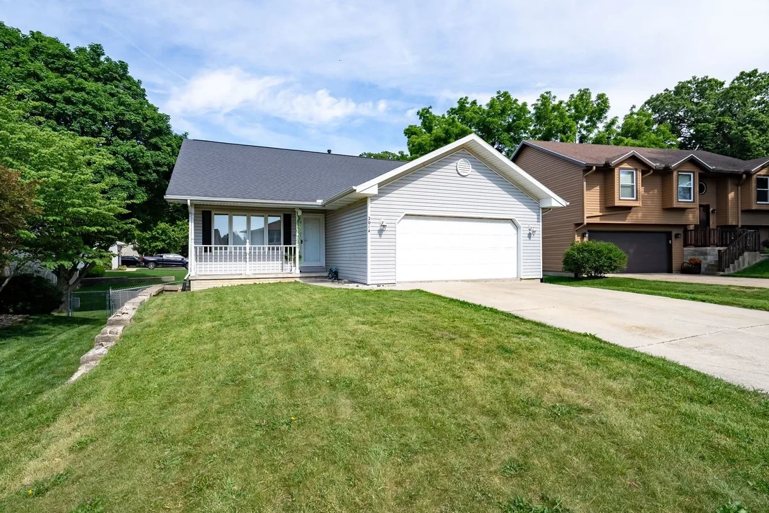 Photo of 2014 Woodhavens Drive