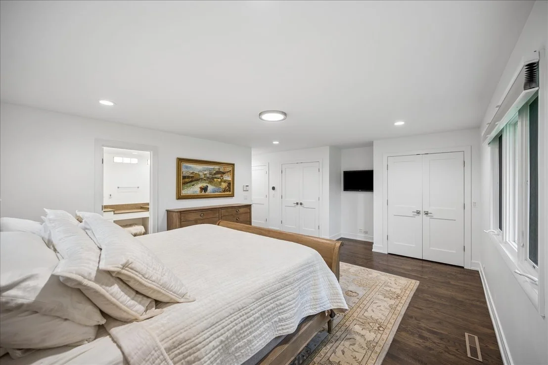 Photo of 920 Pine Tree Lane