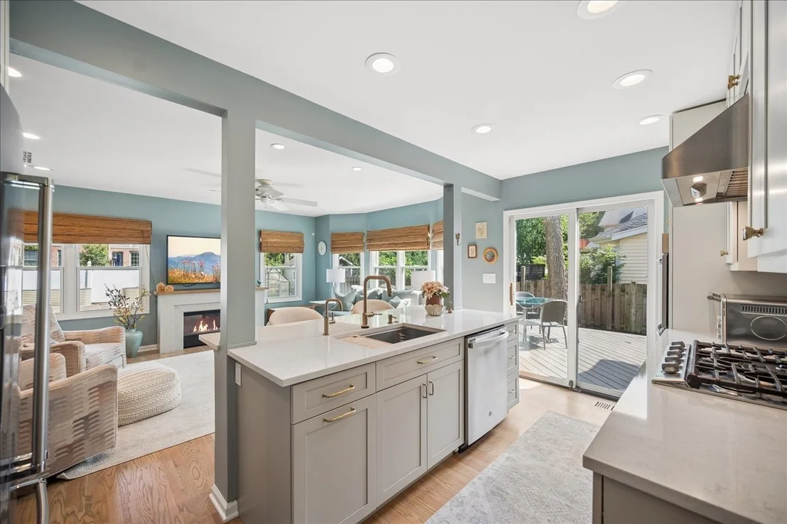 Photo of 1105 Blackthorn Lane
