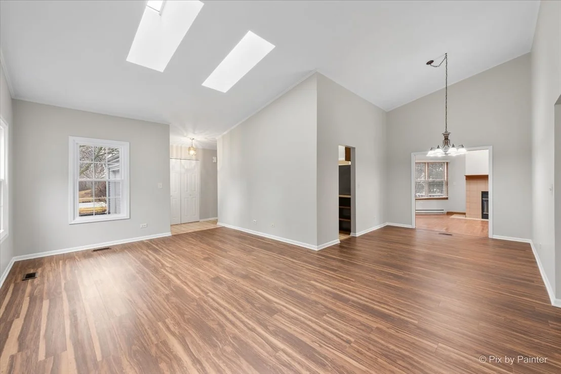 Photo of 1095 Devonshire Avenue