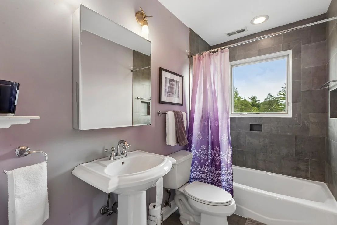 Photo of 610 W Lonnquist Boulevard
