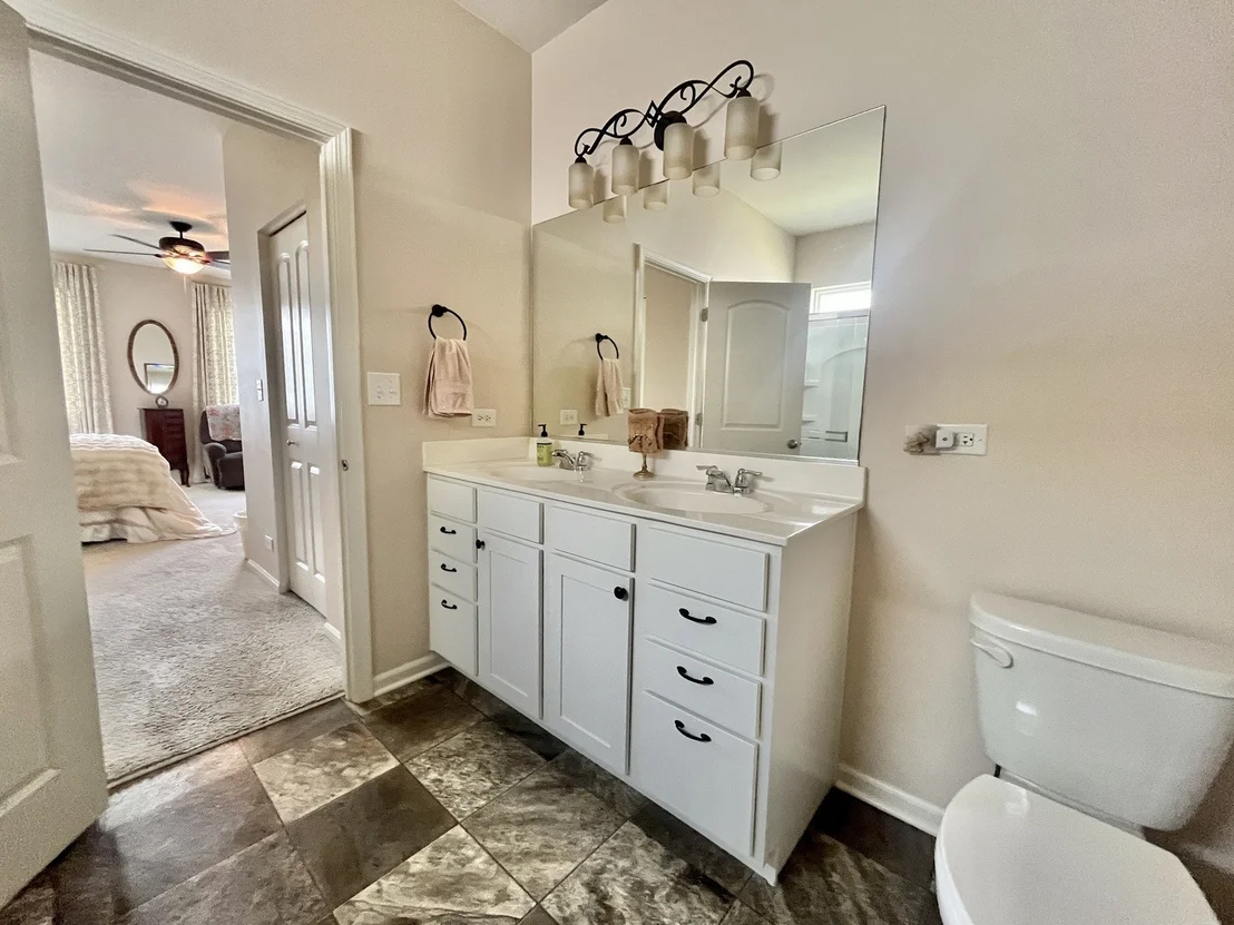 Photo of 1074 Chestnut Drive