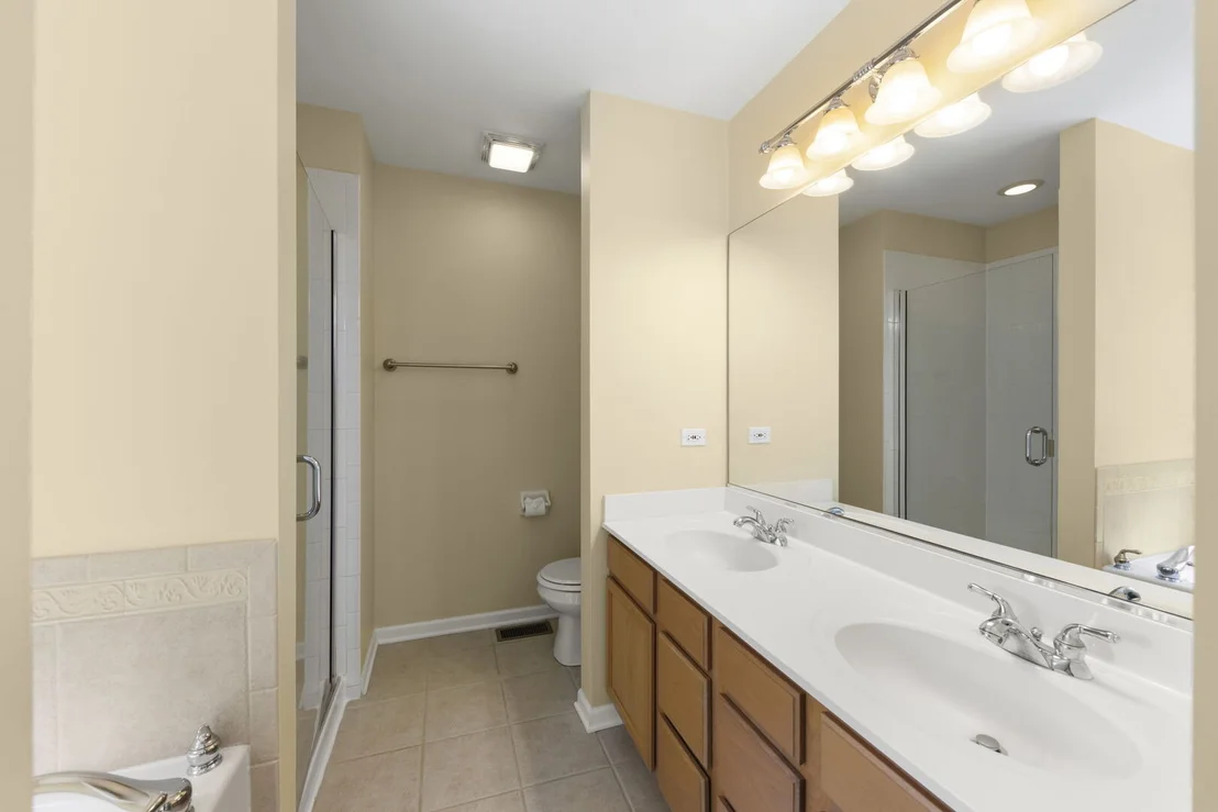 Photo of Unit 3 at 1728 Pershing Avenue