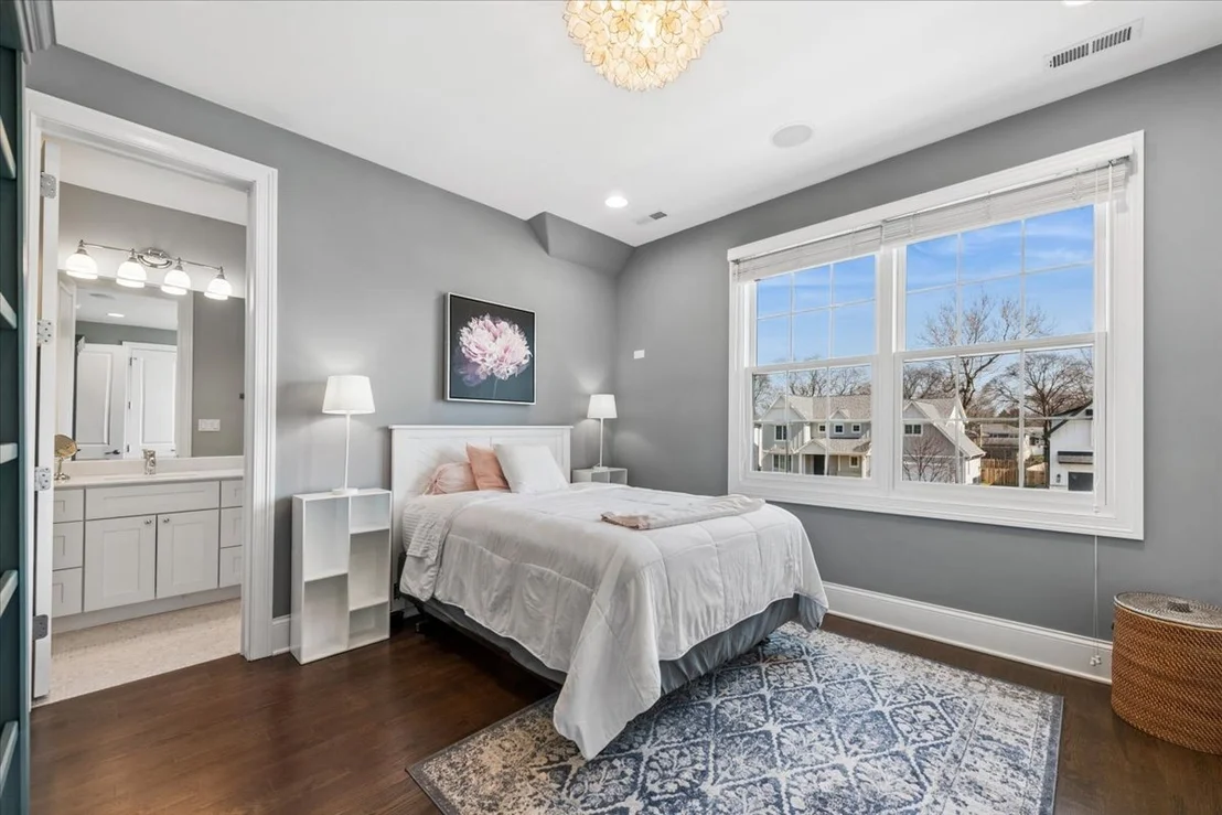 Photo of 1024 Prairie Lawn Road