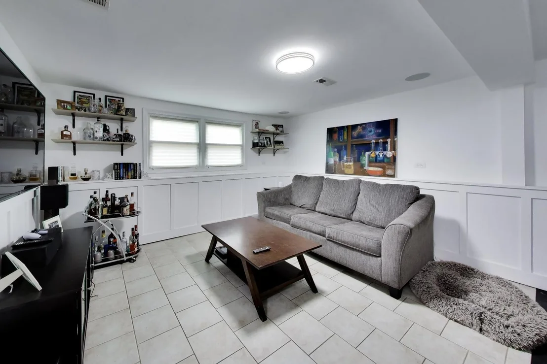 Photo of 2167 Midhurst Road