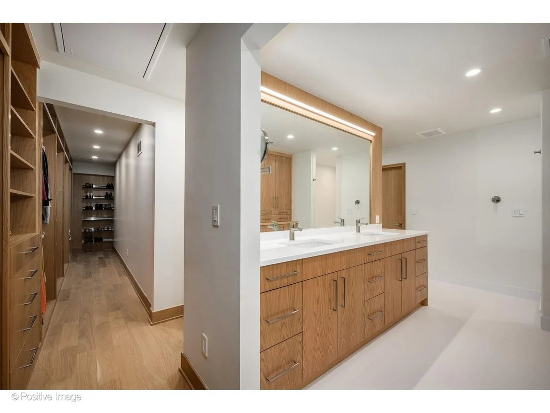 Photo of 1307 N Sutton Place