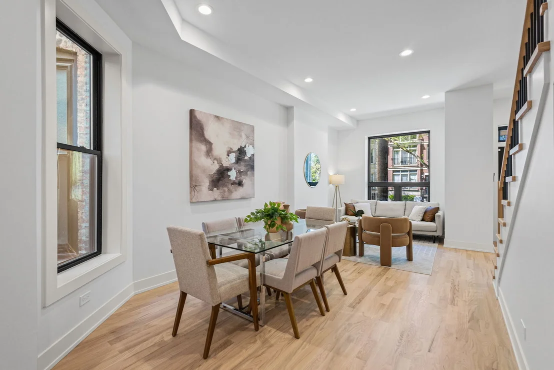 Photo of 433 E 46th Place