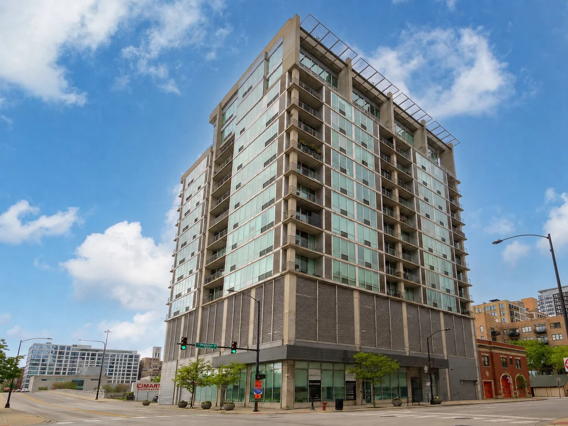 Photo of Unit 1401 at 700 W Van Buren Street