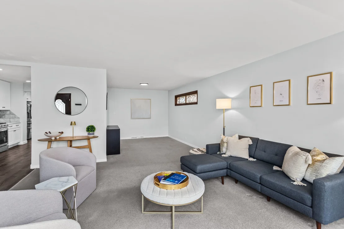 Photo of 5738 Lyons Street