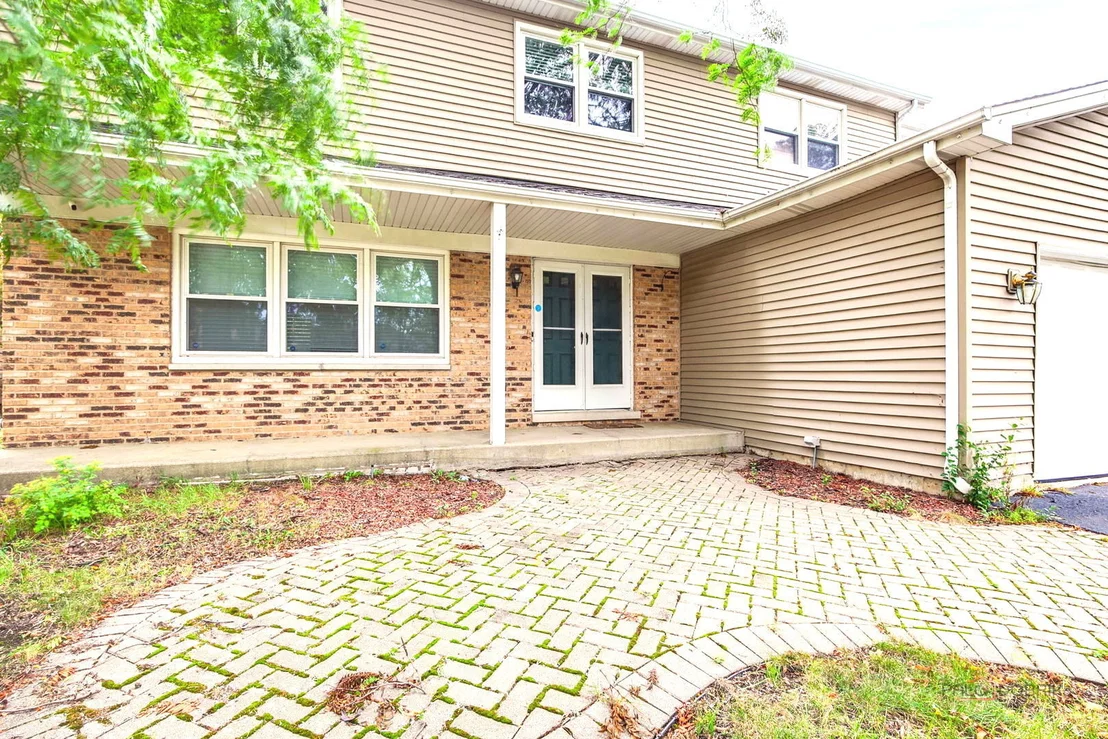 Photo of 562 Applegate Lane