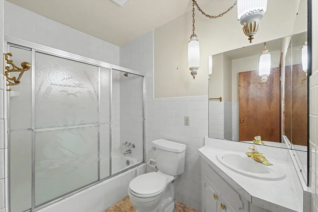 Photo of 906 Crestview Drive