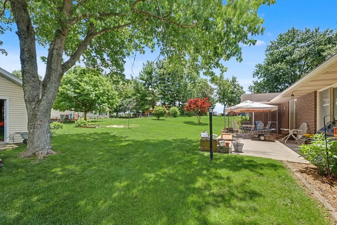 Photo of 906 Crestview Drive