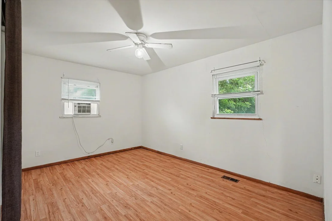 Photo of 810 MAPLEPARK Drive