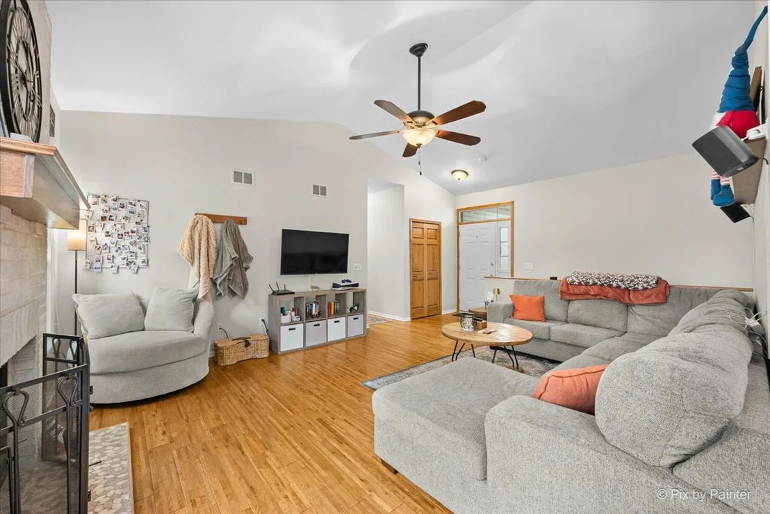 Photo of 752 Prairie Pond Circle