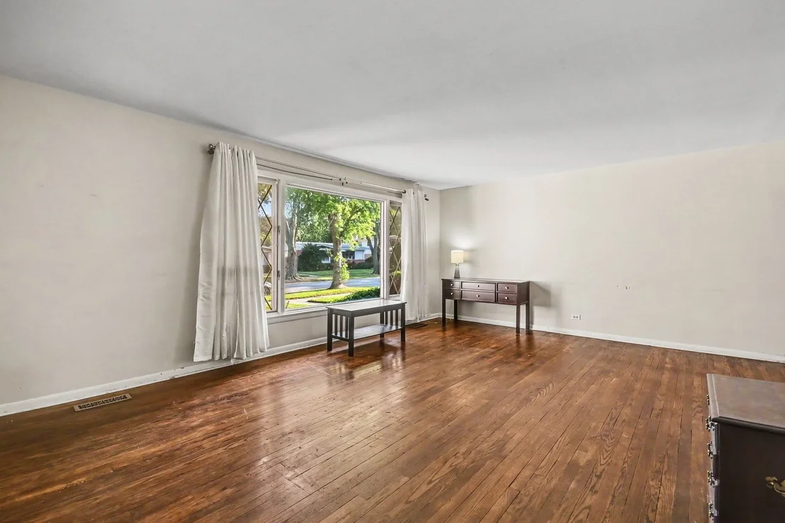 Photo of 906 N Rainbow Drive